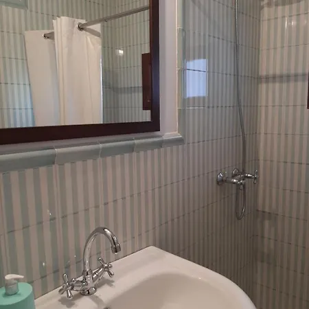 Casa Con Patio Y Chimenea En Hébergement de vacances