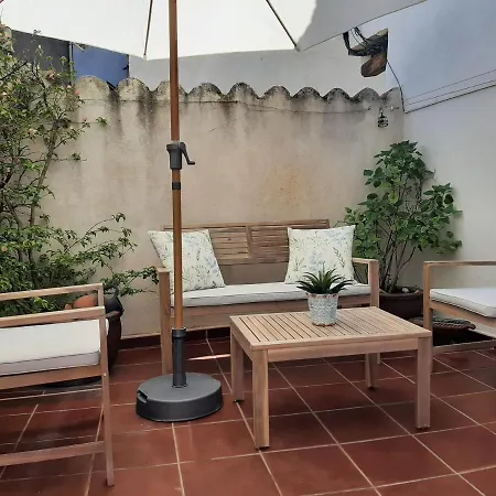 Casa Con Patio Y Chimenea En Piedralaves