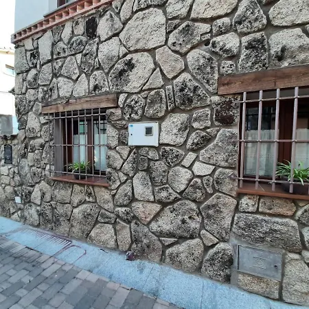 Casa Con Patio Y Chimenea En Hébergement de vacances Piedralaves