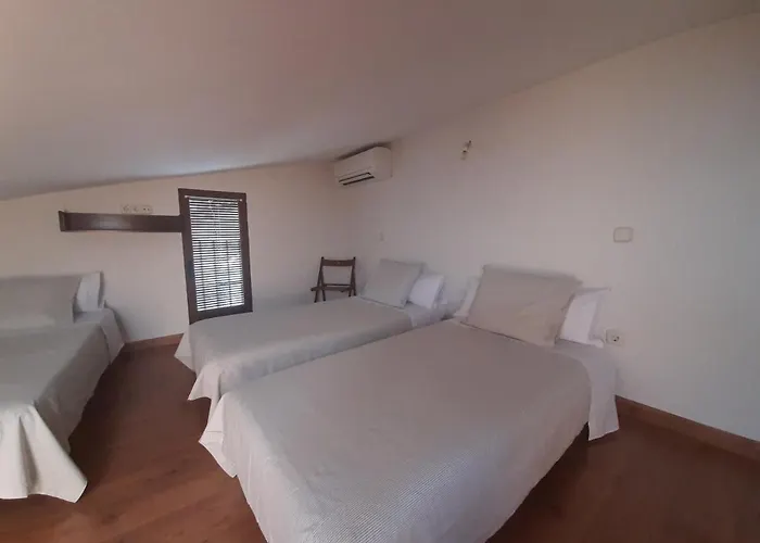 別荘 Casa Con Patio Y Chimenea En *