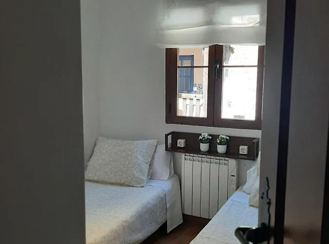 Casa Con Patio Y Chimenea En 別荘 *