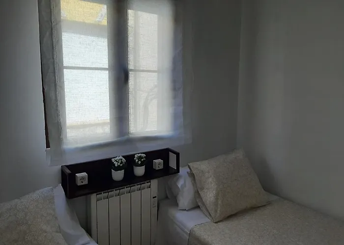 別荘 Casa Con Patio Y Chimenea En *