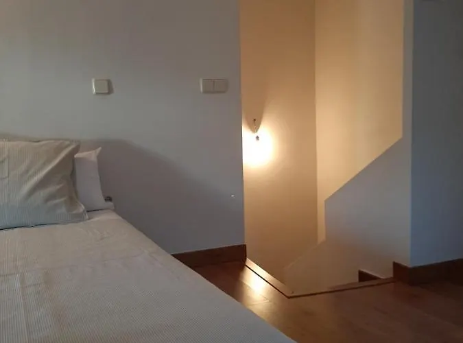 Casa Con Patio Y Chimenea En ピエドララベス