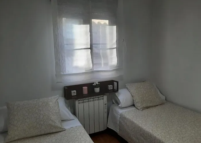 Casa Con Patio Y Chimenea En