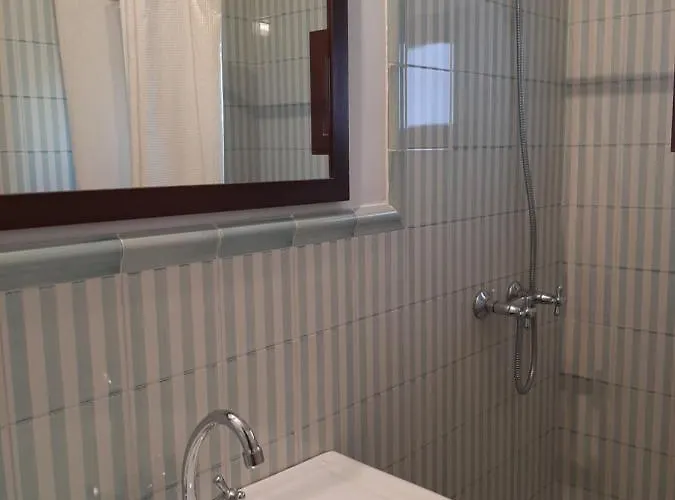 Casa Con Patio Y Chimenea En 別荘