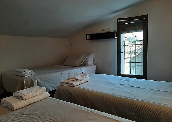 別荘 Casa Con Patio Y Chimenea En *